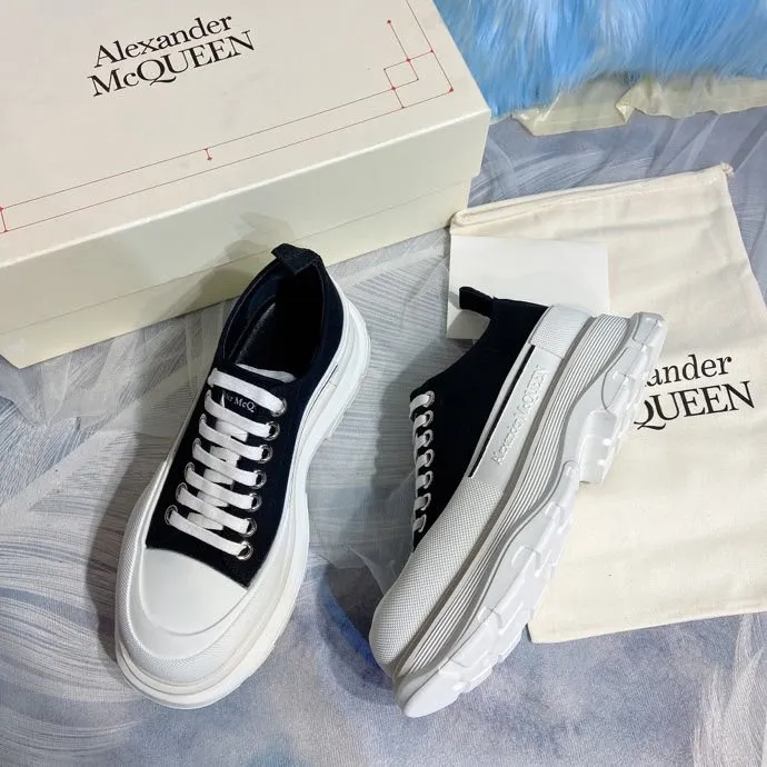 👟👟Ex-factory price 480👟👟Mc Queen McQueen’s new couple shoes! 2023ss spring model first release‼ ️‼ ️Young ladies who are fashion representatives must be in the forefront of fashion! The unique personality of the shoes adds full charm, and the shoes are super stylish. ⚠The uppers are made of customized original canvas. The color is warm and moist. 🔸The inner padding is made of imported goatskin. Full of flexibility! The round toe design allows the toes to be completely released🥰 Get rid of the original pressure of shoes! 🔸The outsole adopts the original molded vacuum outsole. The process of combining several layers of outsole is complicated. Super light and super comfortable! Super affordable ❤️ 🔸 🔸Size: 35-44 men’s and women’s sizes. The latest counter packaging low top